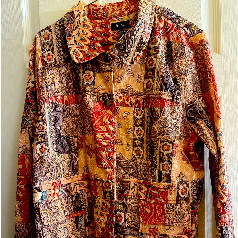 Ladies Casual short jacket with buttons